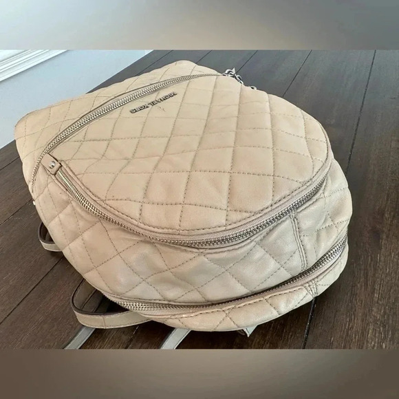 Michael Kors quilted backpack - Picture 7 of 15